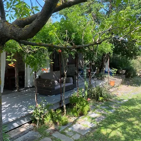 Casa Intera Giardino E Piscina Дом отдыха *